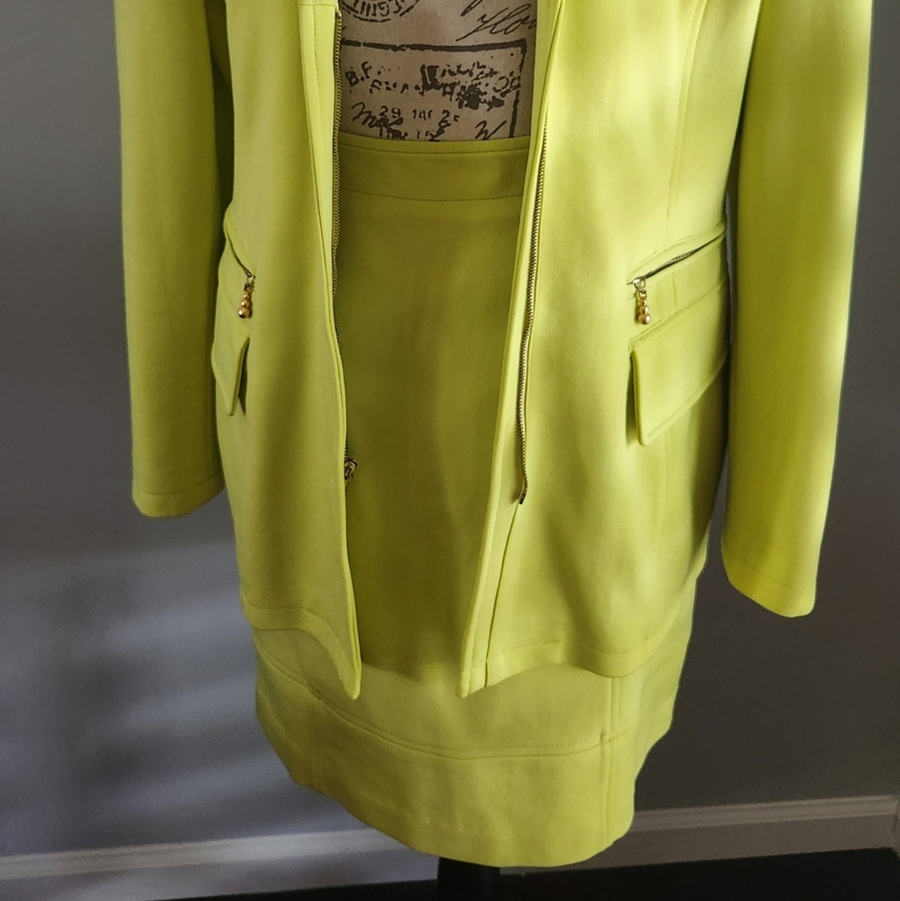 Vintage Dana Buchman Women's Suite in Lime Green. - Picture 8 of 16